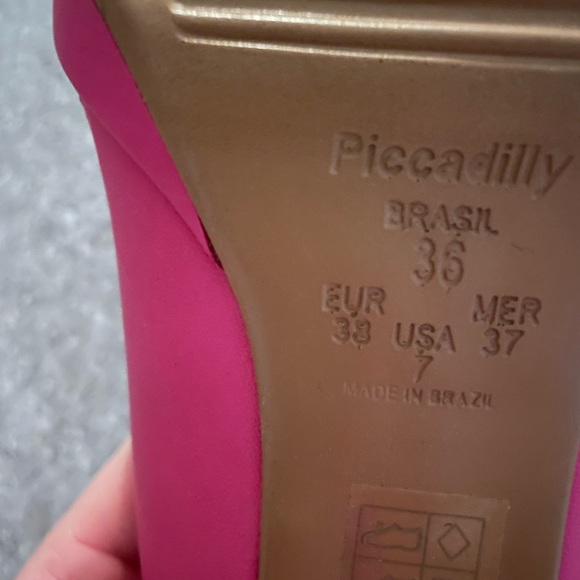 Pink heels with gold accents! - Picture 5 of 5